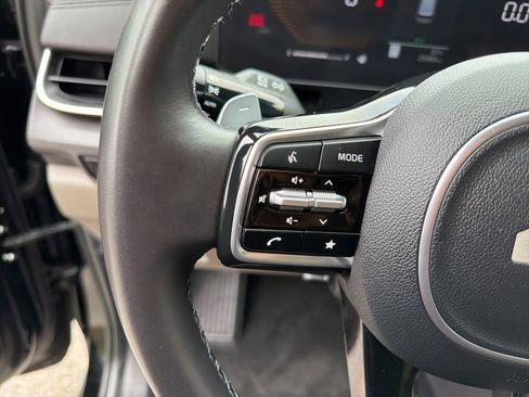 Certified 2025 Kia Carnival EX FWD image 16