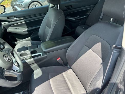 Used 2025 Nissan Altima 2.5 SV FWD image 33