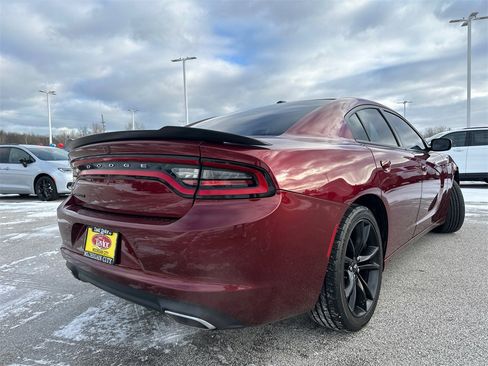 Used 2018 Dodge Charger SXT w/ Blacktop Package image 5