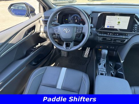 Used 2025 Toyota Camry SE w/ Convenience Package image 4