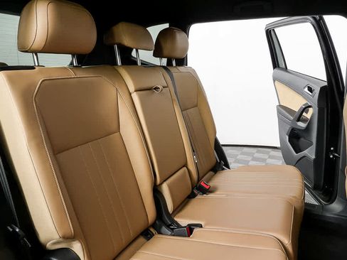 Certified 2023 Volkswagen Tiguan SE FWD image 22