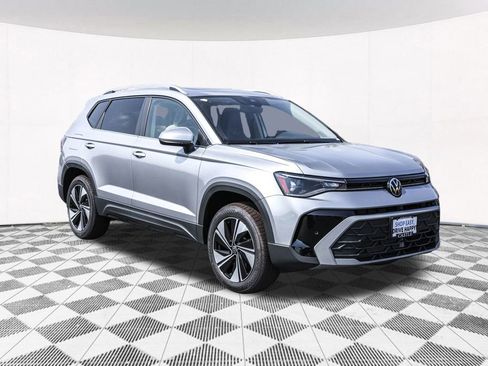 New 2025 Volkswagen Taos SE image 16