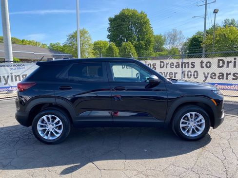 Used 2024 Chevrolet TrailBlazer LS w/ LS Convenience Package AWD/4WD image 2