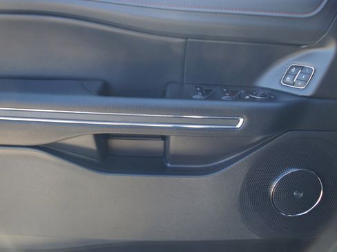 Used 2024 Ford Expedition Limited image 30