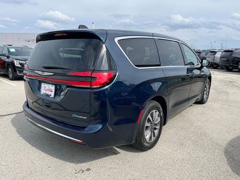 Used 2024 Chrysler Pacifica Limited FWD image 7