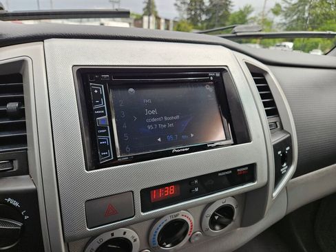 Used 2011 Toyota Tacoma 4x4 Access Cab w/ SR5 Pkg #2 image 22