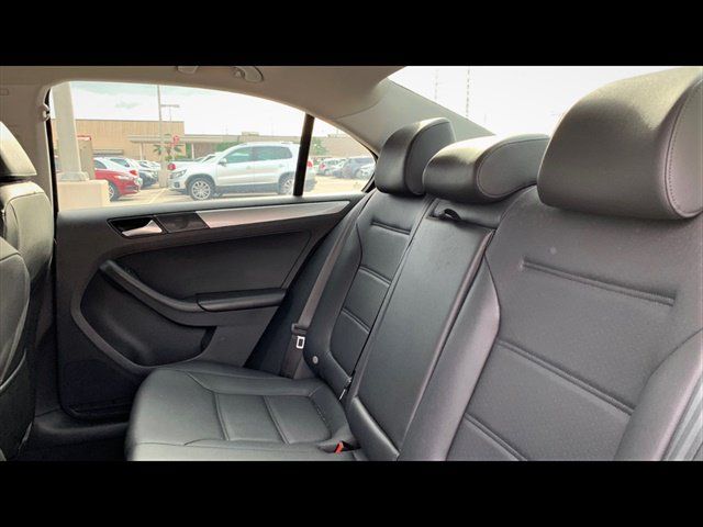 Used 2016 Volkswagen Jetta SE FWD image 11