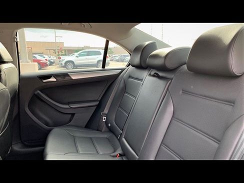 Used 2016 Volkswagen Jetta SE FWD image 11