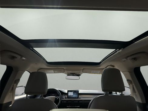 Used 2022 Lincoln Corsair AWD w/ Premium Package image 17