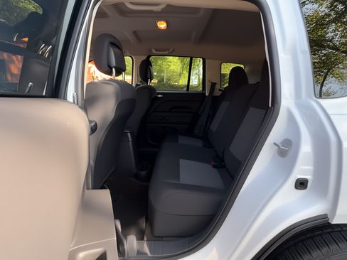 Used 2015 Jeep Compass Sport FWD image 8