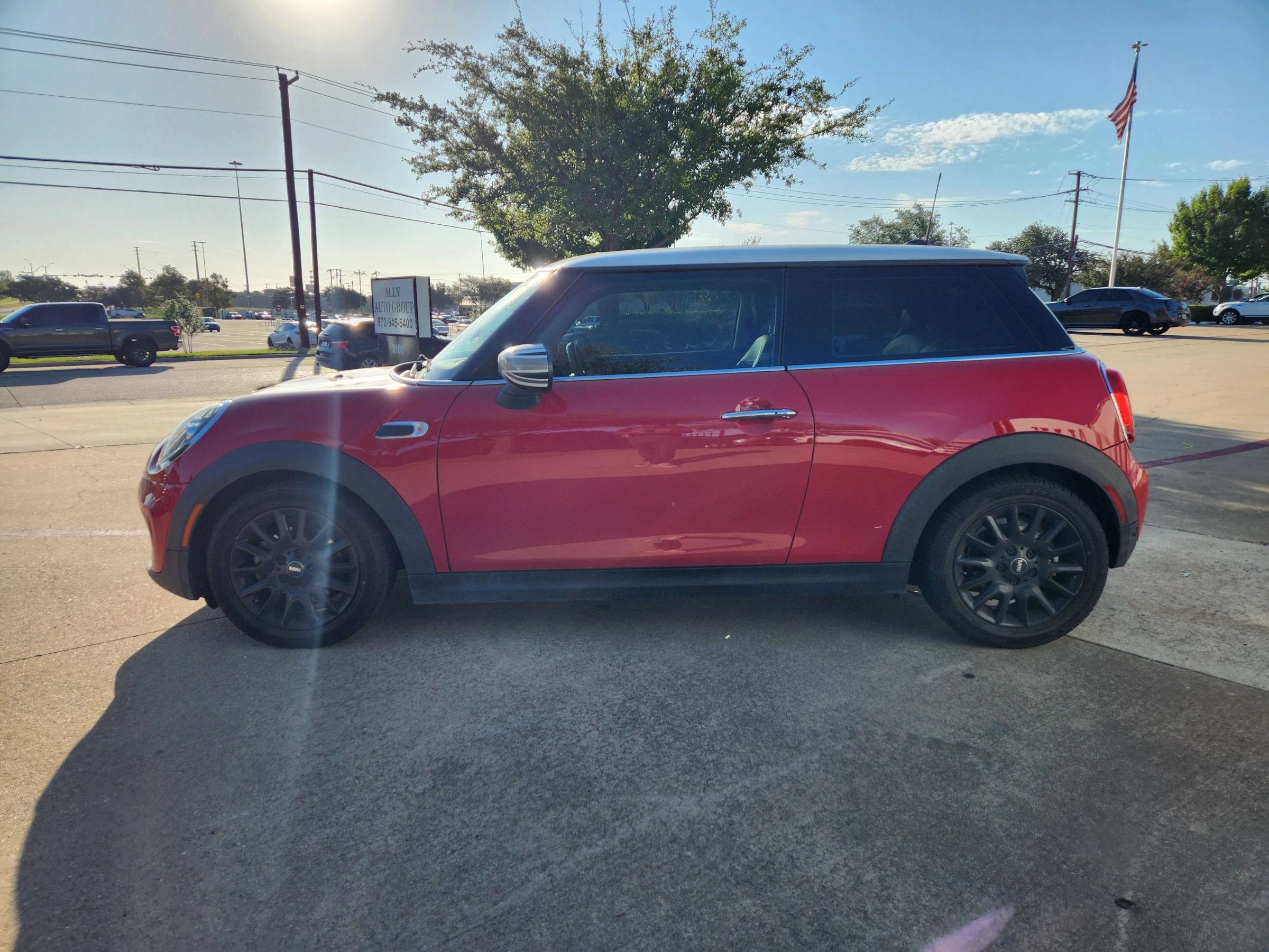 Used 2021 MINI Cooper 2-Door Hardtop FWD image 2