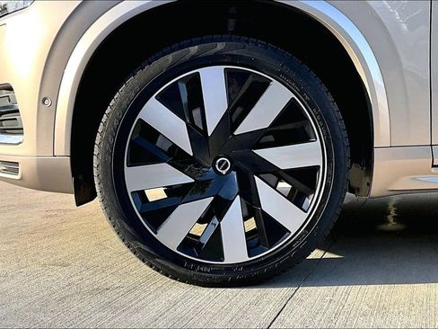 Used 2023 Volvo XC90 T8 Ultimate AWD/4WD image 11
