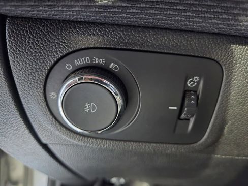 Used 2018 Chevrolet Cruze LT w/ Sun And Sound Package FWD image 15