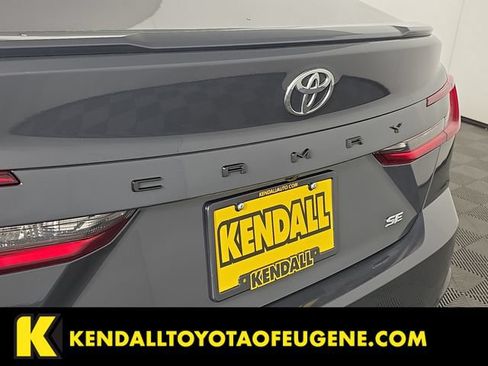 Used 2025 Toyota Camry SE FWD image 11