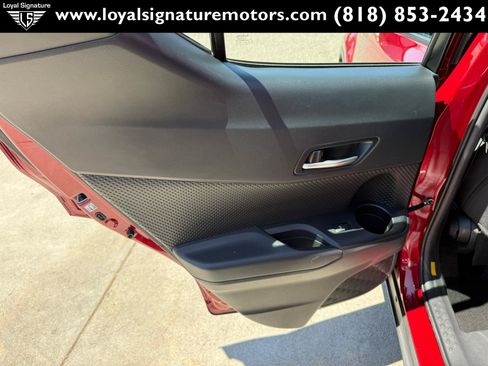 Used 2018 Toyota C-HR XLE FWD image 13