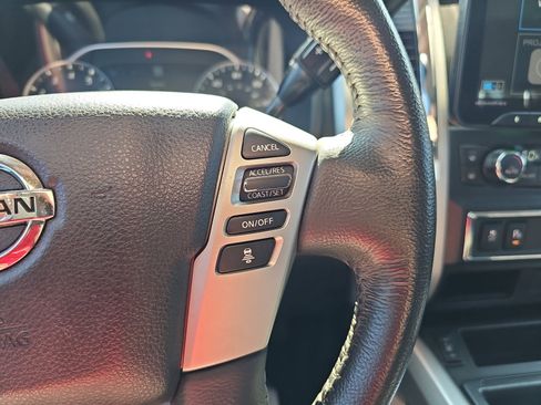 Used 2020 Nissan Titan SV w/ SV Convenience Package RWD image 15