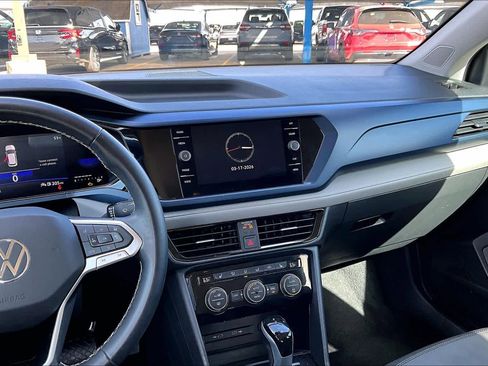 Used 2024 Volkswagen Taos SE image 7