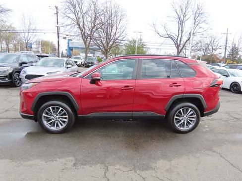 Used 2022 Toyota RAV4 XLE w/ Convenience Package AWD/4WD image 3