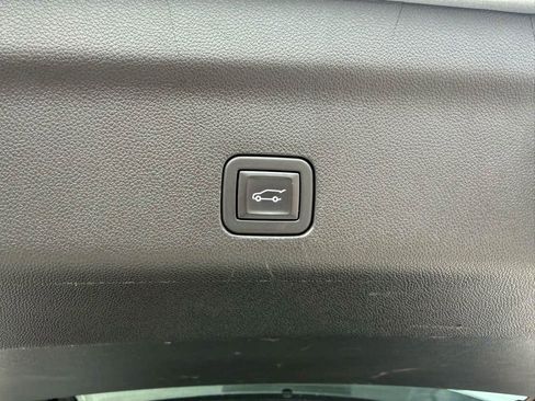 Used 2023 Chevrolet Tahoe Z71 w/ Luxury Package image 38