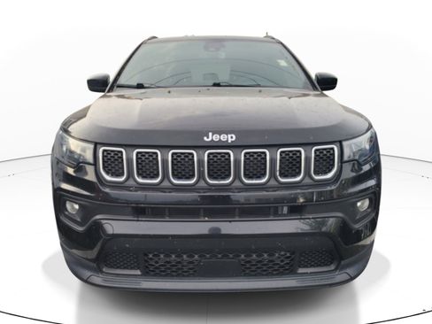 Used 2023 Jeep Compass Latitude AWD/4WD image 2
