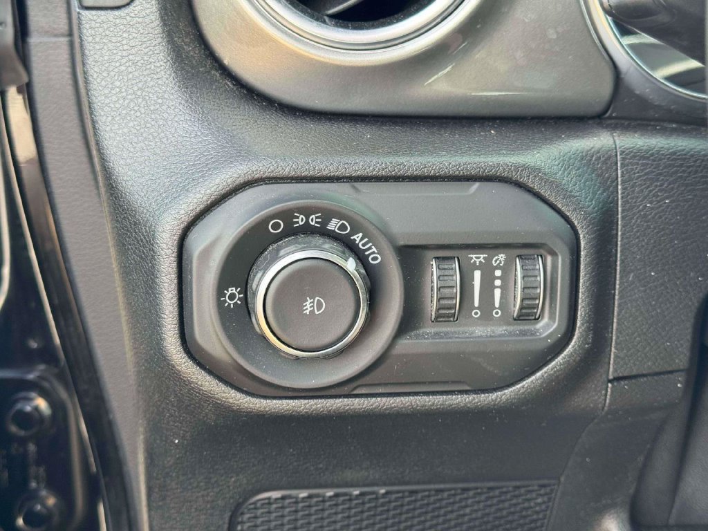 Used 2021 Jeep Wrangler Unlimited Sahara AWD/4WD image 17