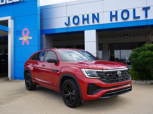 Used 2025 Volkswagen Atlas Cross Sport SEL R-Line image 2