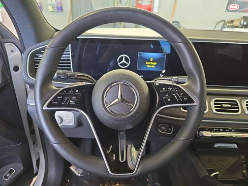 Certified 2024 Mercedes-Benz GLS 450 4MATIC image 19