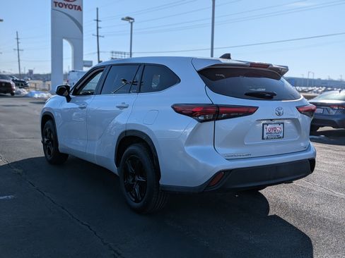 Certified 2023 Toyota Highlander LE image 6