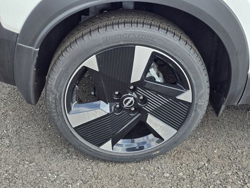 Used 2025 Nissan Kicks SR w/ Illumination Package AWD/4WD image 5