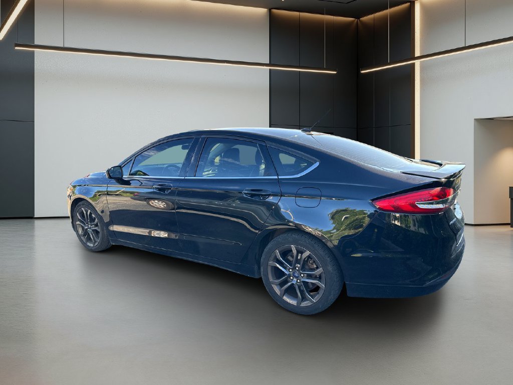 Used 2018 Ford Fusion SE w/ Equipment Group 201A FWD image 13