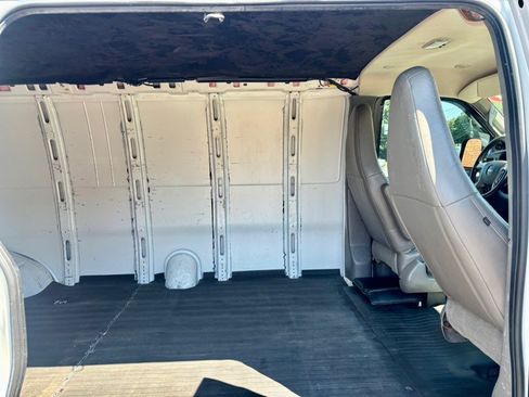Used 2017 GMC Savana 2500 Extended RWD image 25