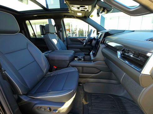 New 2026 GMC Yukon XL Elevation w/ Elevation Premium Package image 18