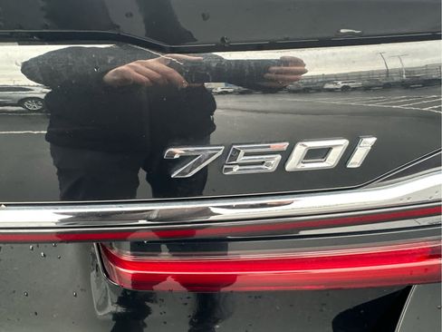 Used 2022 BMW 750i xDrive image 15