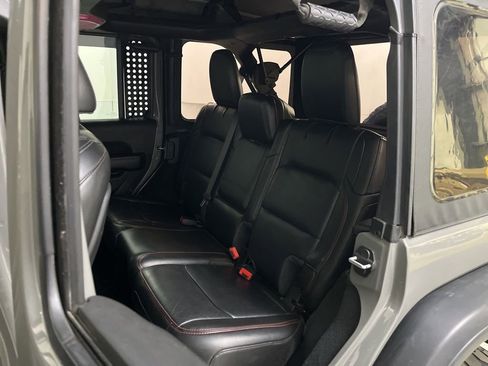 Used 2022 Jeep Wrangler Unlimited Rubicon w/ Cold Weather Group image 19