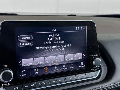 Used 2023 Nissan Rogue SV FWD image 21