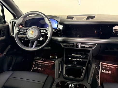 Certified 2025 Porsche Cayenne S image 21