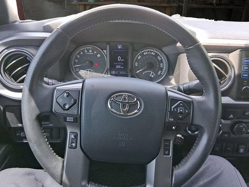 Used 2019 Toyota Tacoma TRD Sport AWD/4WD image 16