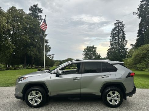 Used 2020 Toyota RAV4 XLE w/ Convenience Package AWD/4WD image 6