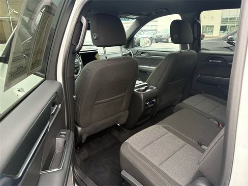 Used 2025 GMC Acadia Elevation image 17