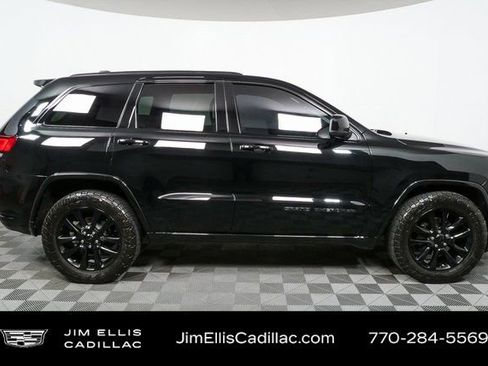 Used 2019 Jeep Grand Cherokee Altitude image 2