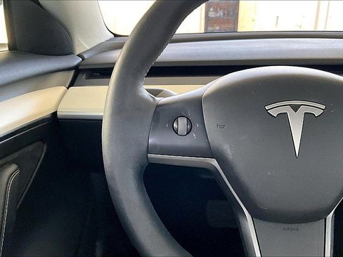 Used 2022 Tesla Model 3 Long Range AWD/4WD image 16