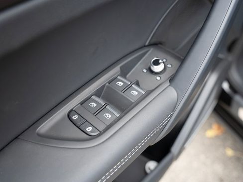 Certified 2025 Audi Q5 2.0T Premium Plus image 17