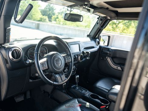 Used 2017 Jeep Wrangler Unlimited Sahara AWD/4WD image 13