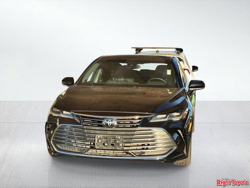 Used 2021 Toyota Avalon Limited FWD image 2