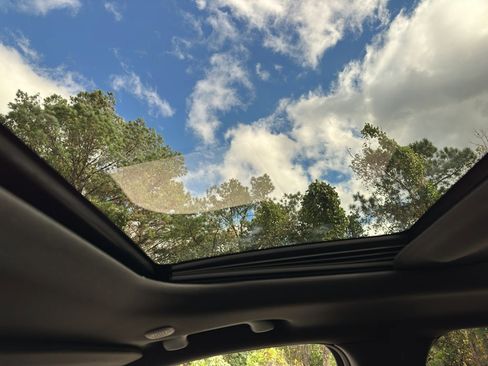 New 2025 Jeep Grand Cherokee Altitude image 9