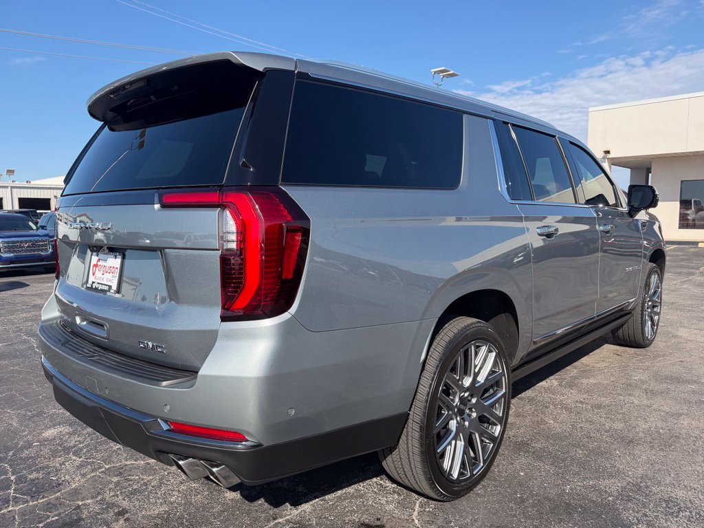 Used 2025 GMC Yukon XL Denali Ultimate AWD/4WD image 3