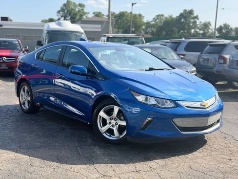 Used 2017 Chevrolet Volt LT w/ Comfort Package FWD image 3