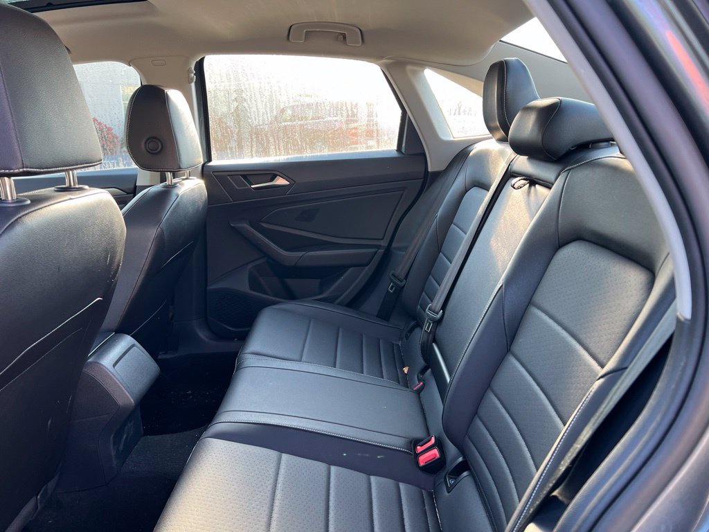 Used 2024 Volkswagen Jetta SE FWD image 16