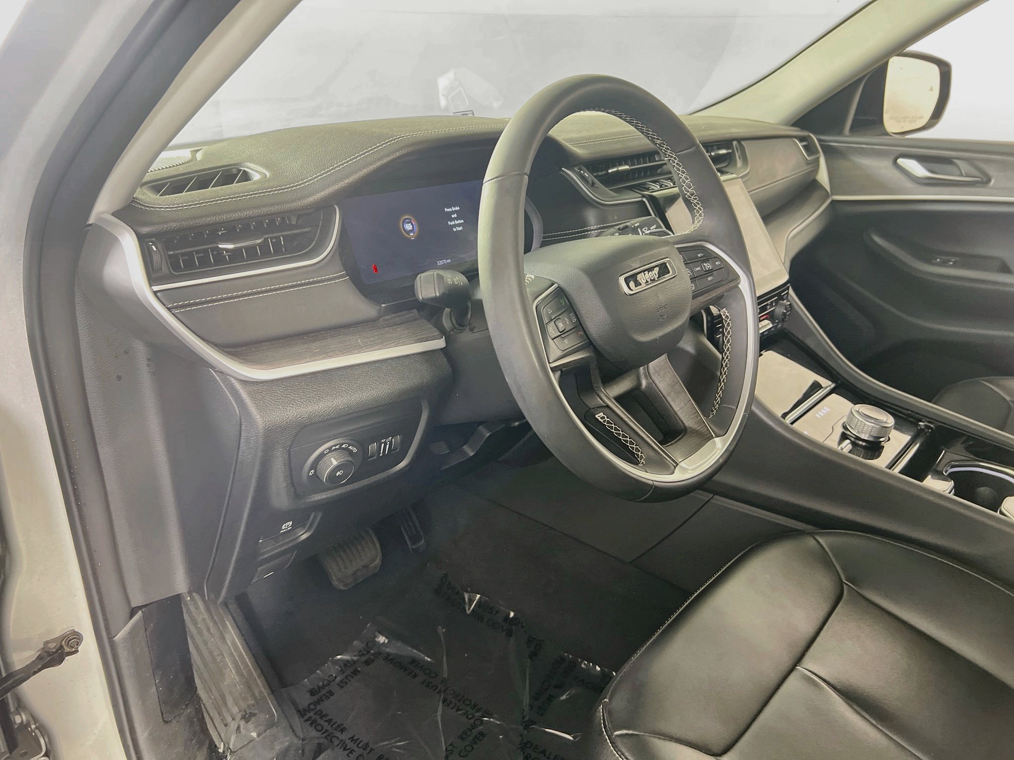 Used 2023 Jeep Grand Cherokee Limited AWD/4WD image 9
