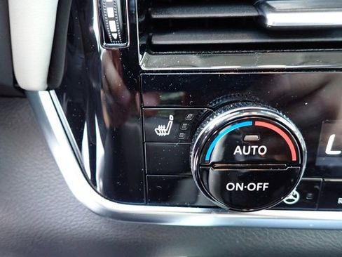 Used 2023 Nissan Rogue SL w/ SL Premium Package image 21